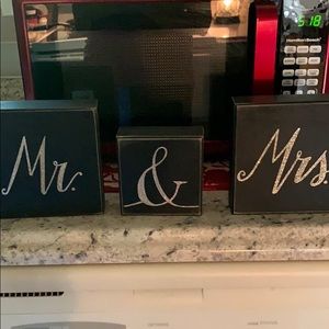 Mr & Mrs Black stand up blocks